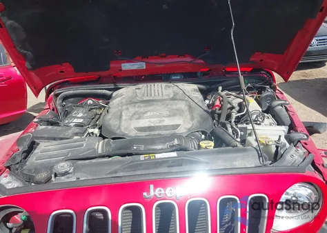 2016 Jeep Wrangler Unlimited Sahara z USA, uszkodzony, nr VIN 1C4BJWEG8GL323428